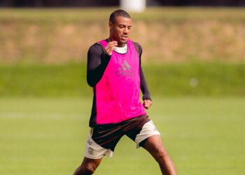 Nicolás De la Cruz participa de treino do Flamengo no Ninho do Urubu