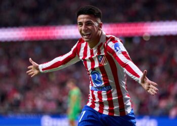 Flamengo prepara reunião para avançar por Thiago Almada