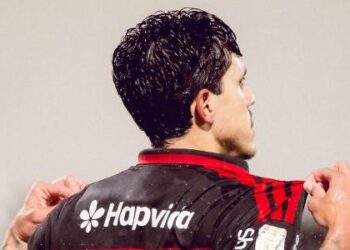 Pedro brilha, Flamengo goleia Chapecoense e mantém pressão sobre o Palmeiras