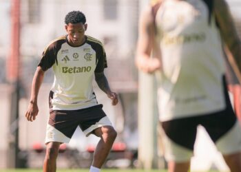 Plata em ação no treino do Flamengo