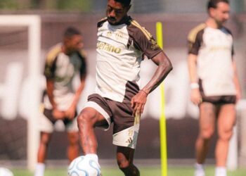 Bruno Henrique em treino do Flamengo — Foto: Adriano Fontes / Flamengo