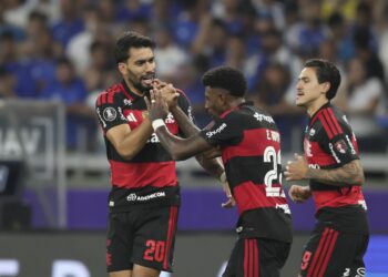 Lucas Paquetá comemora gol do Flamengo contra o Cruzeiro pela Libertadores