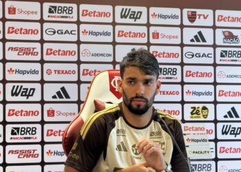 Lucas Paquetá durante entrevista coletiva do Flamengo