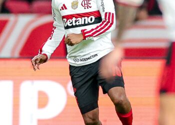 De la Cruz em ação pelo Flamengo contra o Internacional