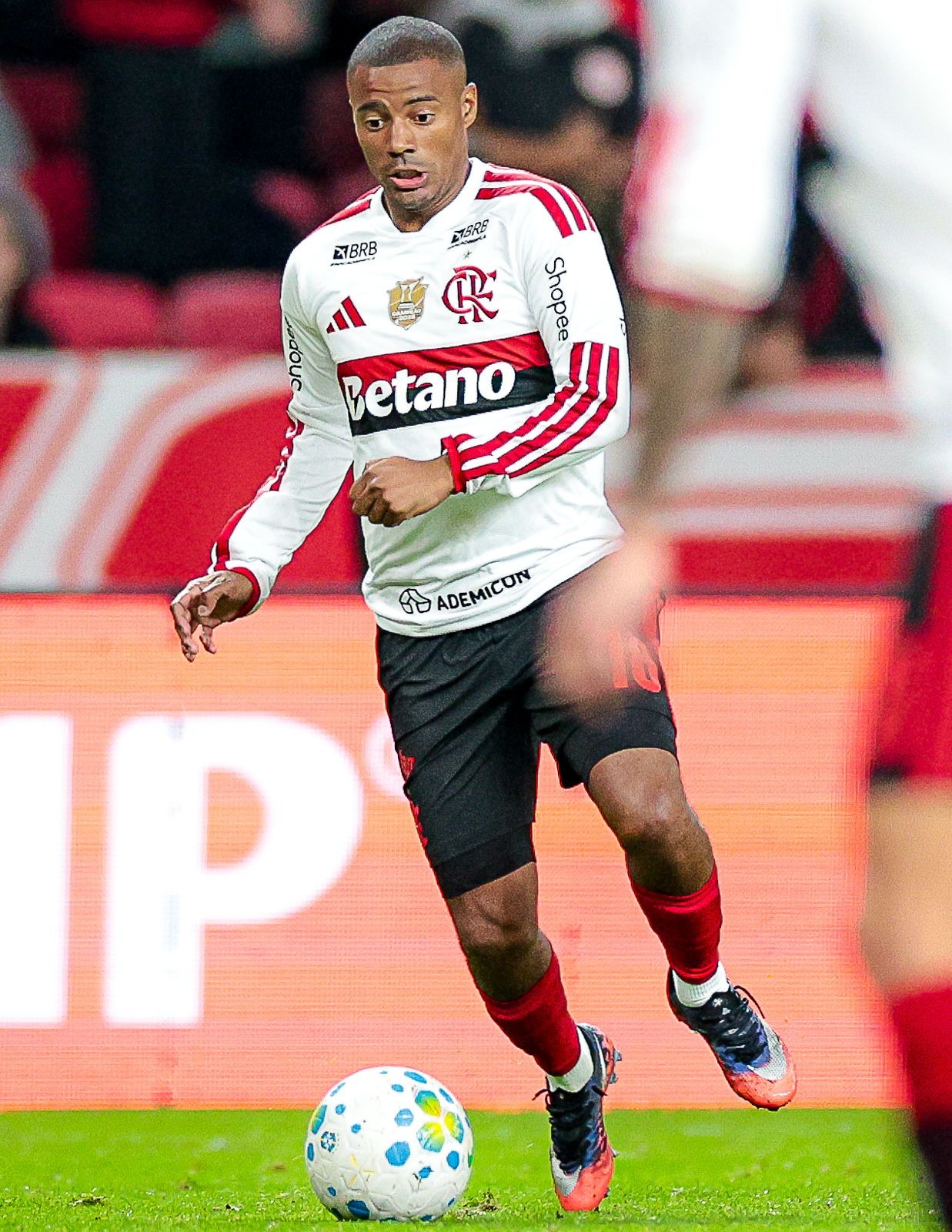 De la Cruz em ação pelo Flamengo contra o Internacional