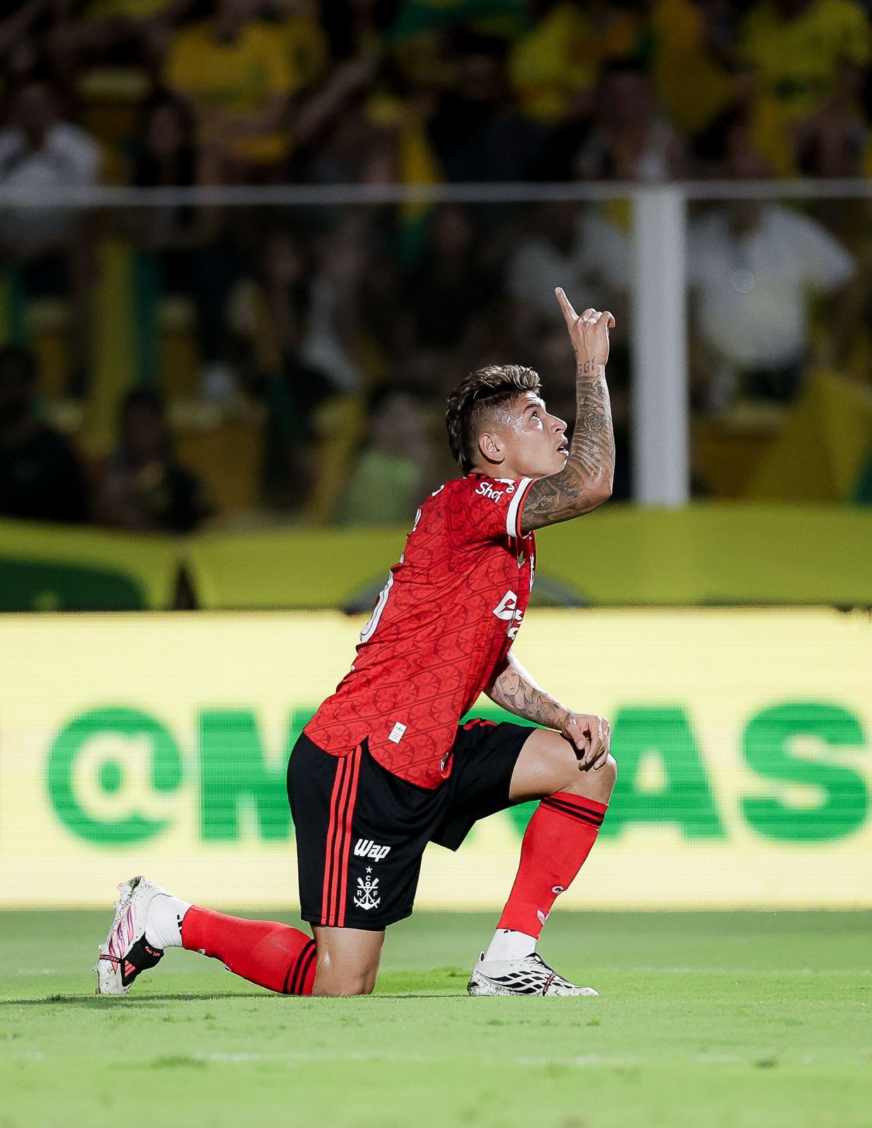 Carrascal comemora gol pelo Flamengo contra o Vitória — Foto: Gilvan de Souza/Flamengo