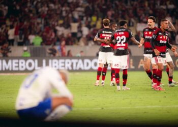 Jogadores do Flamengo comemoram classificação sobre o Cruzeiro