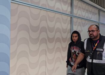 Anthony Valencia desembarca no Rio para assinar com o Flamengo