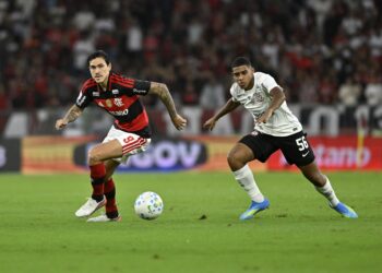 Pedro e Bruno Henrique em montagem sobre recorde de gols na Libertadores