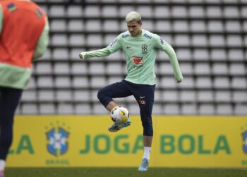 Pedro, atacante do Flamengo, em treino da Seleção