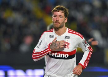 Léo Pereira em Independiente del Valle x Flamengo pela Libertadores