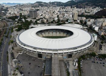 Gramado e arquibancadas do Maracanã