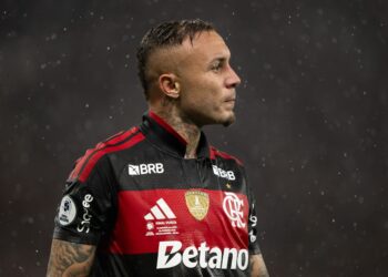 Everton Cebolinha, do Flamengo, durante partida contra o Lanús, pela Recopa