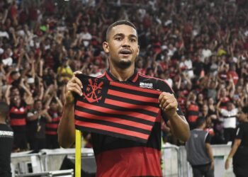 Samuel Lino comemora segundo gol em Flamengo x Botafogo