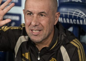 Jardim explica troca de Pedro e minimiza reação no Flamengo; entenda