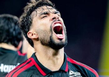 Lucas Paquetá comemora gol do Flamengo contra o Mirassol