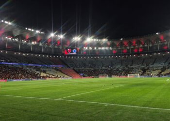 Gramado e arquibancadas do Maracanã